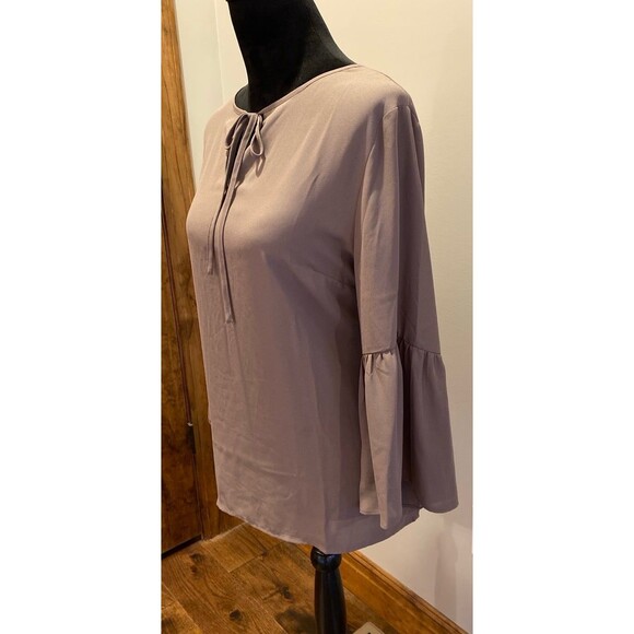 Violet & Claire Blouse Size Large Taupe Brown Bell Sleeves Flowy Classy Chic Top - Picture 4 of 10